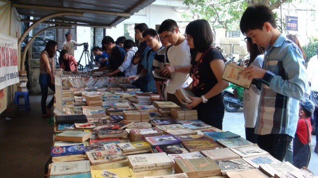 Old book festival 2014 in Hanoi - ảnh 1